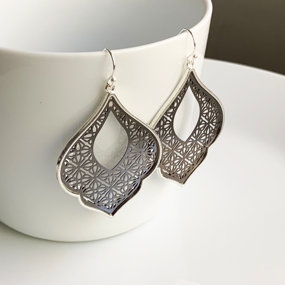 Jewelry - NEW Morocco Filigree Earrings (silver and black)